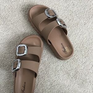 Tan fashion slides